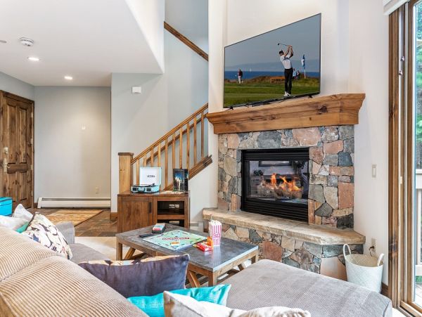 Luxury Walk to Lift 3 Bedroom Townhouse in Arrowhead