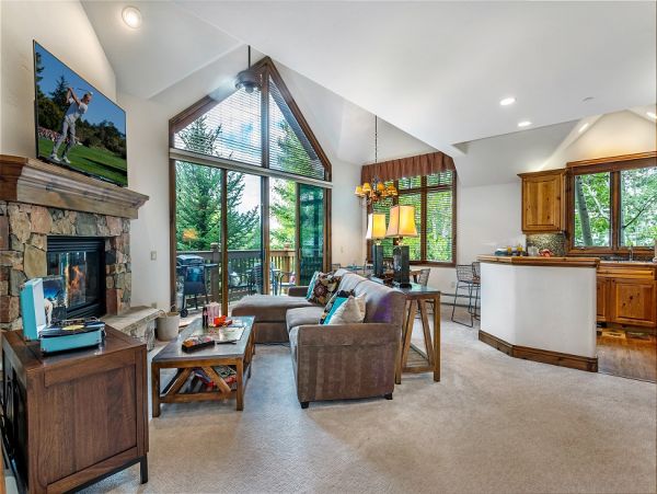 Luxury Walk to Lift 3 Bedroom Townhouse in Arrowhead