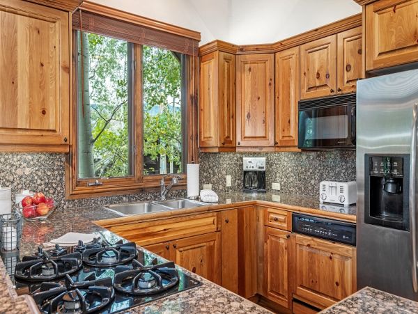 Luxury Walk to Lift 3 Bedroom Townhouse in Arrowhead