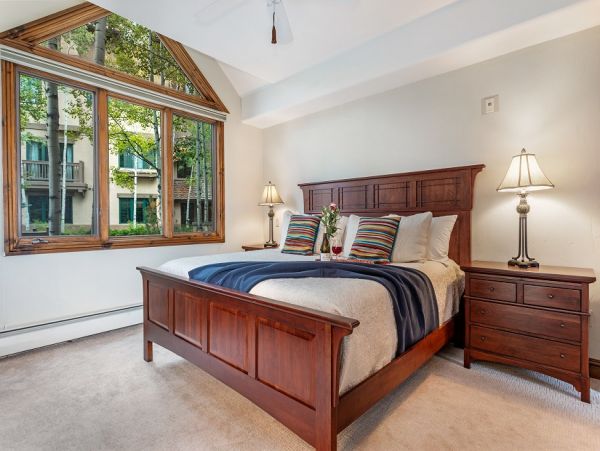 Luxury Walk to Lift 3 Bedroom Townhouse in Arrowhead