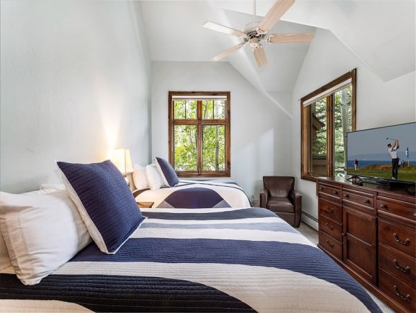 Luxury Walk to Lift 3 Bedroom Townhouse in Arrowhead