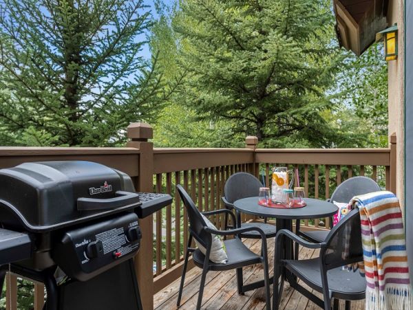 Luxury Walk to Lift 3 Bedroom Townhouse in Arrowhead