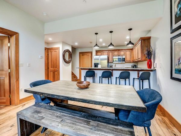 Arrowhead 2 Bedroom Walk to Lift Condo