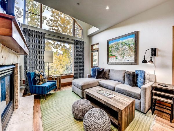 Arrowhead 2 Bedroom Walk to Lift Condo