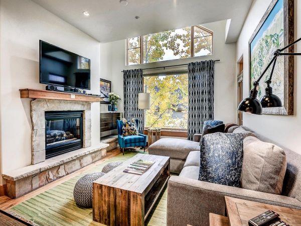 Arrowhead 2 Bedroom Walk to Lift Condo