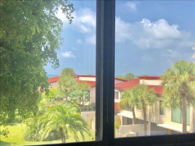 Longboat Key Vacation Condo Sleeps Six Guests.