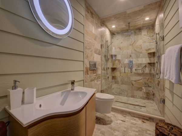 Longboat Key Vacation Condo Sleeps Six Guests.