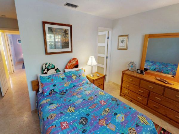 Longboat Key Vacation Condo Sleeps Six Guests.