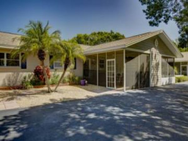 Longboat Key Vacation Condo Sleeps Six Guests.