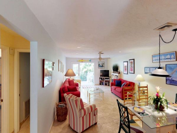 Longboat Key Vacation Condo Sleeps Six Guests.