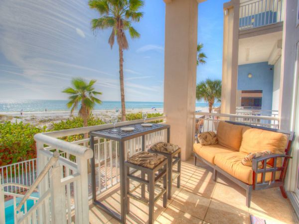 Madeira Vacation Townhouse Sleeps Eight Guests