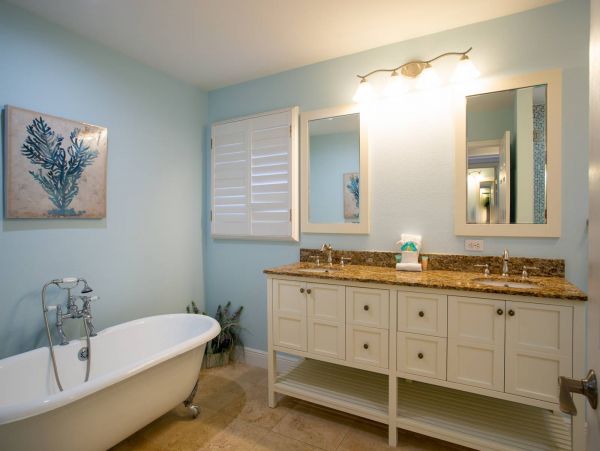 Madeira Vacation Townhouse Sleeps Eight Guests