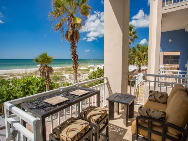 Madeira Vacation Townhouse Sleeps Eight Guests