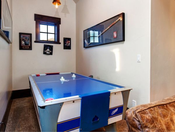 Oakley Luxury Vacation Home Mountain Views 22 Guests