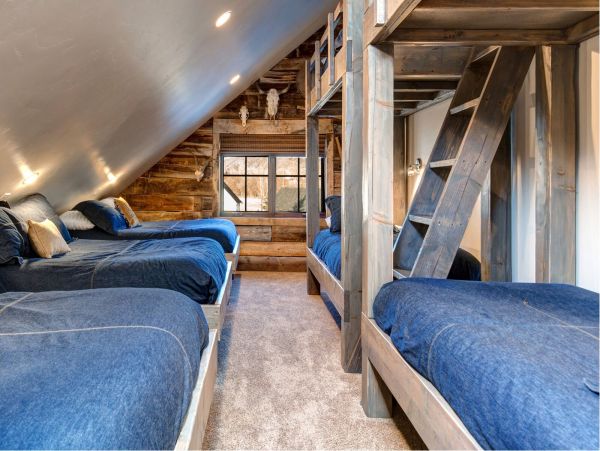 Oakley Luxury Vacation Home Mountain Views 22 Guests