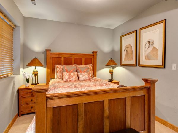 Very Convenient location short walk to Main Street and slope
