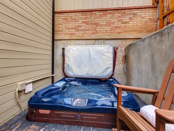 Very Convenient location short walk to Main Street and slope