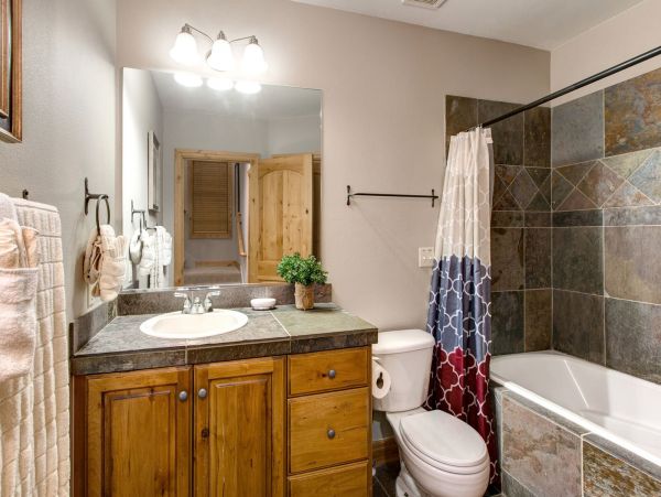 Very Convenient location short walk to Main Street and slope
