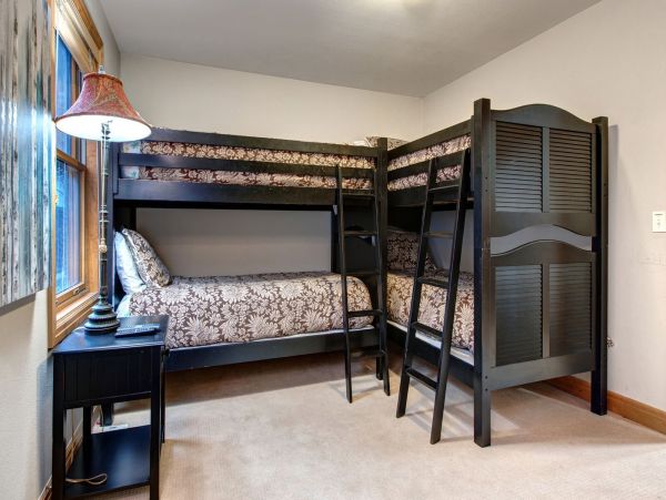 Very Convenient location short walk to Main Street and slope