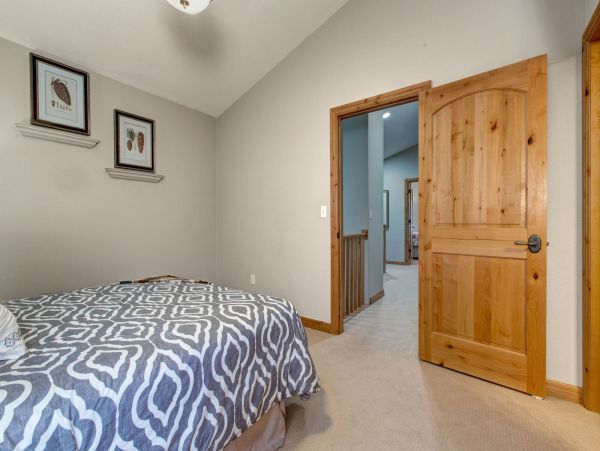 Very Convenient location short walk to Main Street and slope