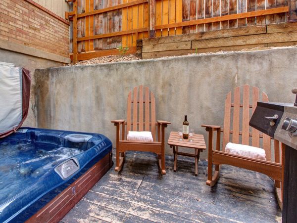 Very Convenient location short walk to Main Street and slope