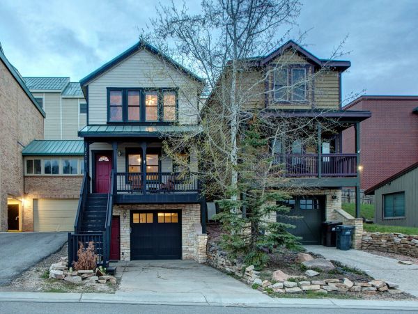 Very Convenient location short walk to Main Street and slope