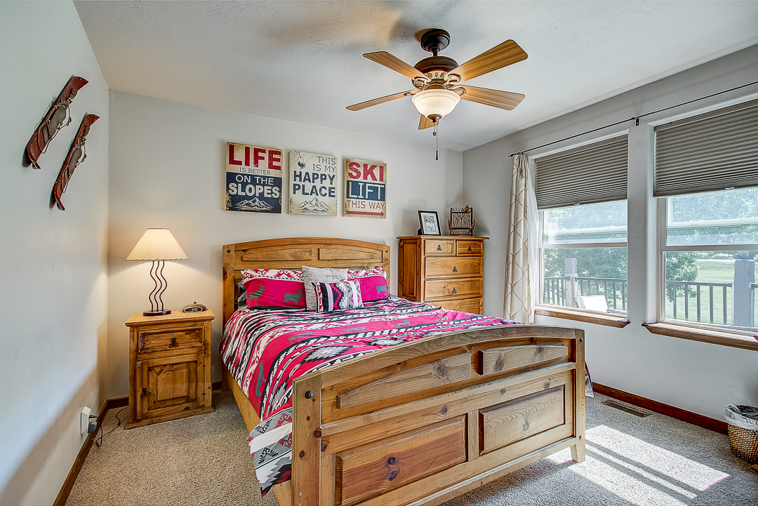 Four Bedroom Vacation Home in Park City with Beautiful View & Walk to Lift