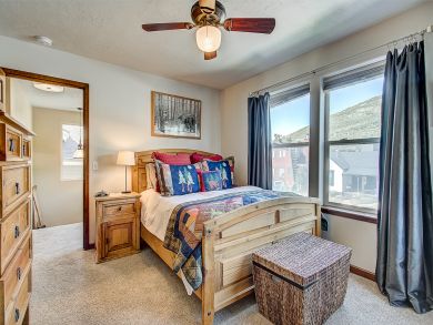 Four Bedroom Vacation Home in Park City with Beautiful View & Walk to Lift
