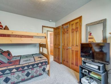 Four Bedroom Vacation Home in Park City with Beautiful View & Walk to Lift