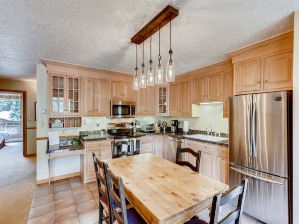 Vail Vacation Condo Sleeps Six Guests Luxury