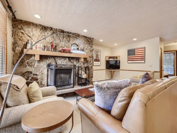 Vail Vacation Condo Sleeps Six Guests Luxury