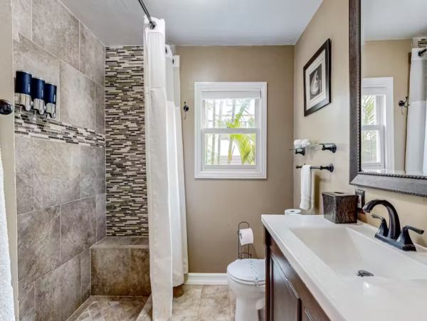 La Jolla Walk to the Beach Vacation Home Sleeps Six Guests
