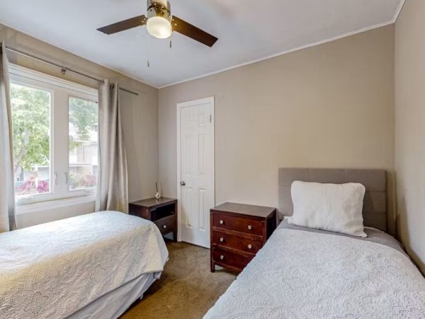 La Jolla Walk to the Beach Vacation Home Sleeps Six Guests