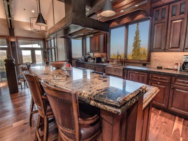 Elegant Luxury Park City Estate Home A Mixture of Fashion & Function