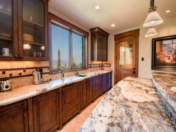 Elegant Luxury Park City Estate Home A Mixture of Fashion & Function