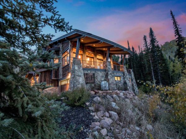 Elegant Luxury Park City Estate Home A Mixture of Fashion & Function