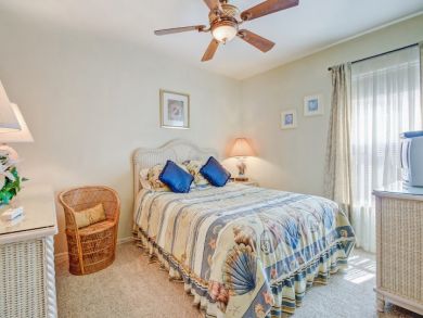 Canal Front 3 Bedrooms Vacation Home Sleeps 6 in Cape Coral