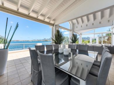 Saint Martin Bay Front 5 Bedroom Rental Home with Pool