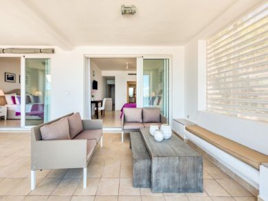 Saint Martin Bay Front 5 Bedroom Rental Home with Pool