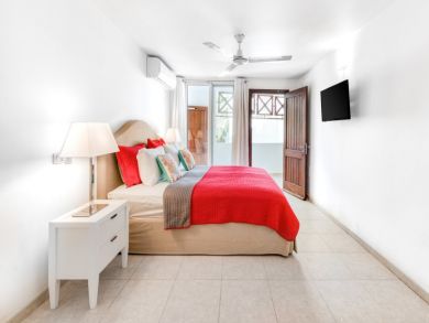 Saint Martin Bay Front 5 Bedroom Rental Home with Pool