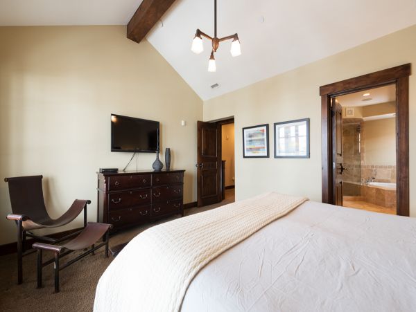 Lovely Vacation Rental with 3 Bedrooms & Private Spa