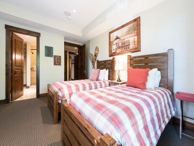 Mid Mountain PArk City ski in ski out cottage Mid Mountain PArk City ski in ski out cottage
