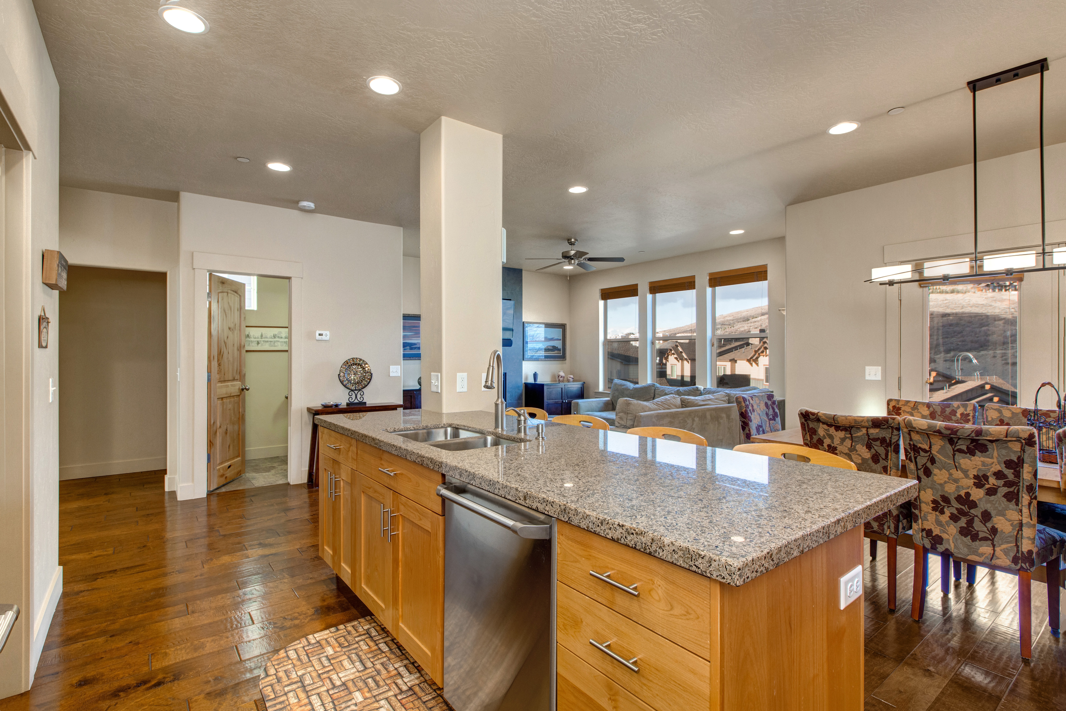 Beautiful 4 Bedroom Townhome with Stunning Views
