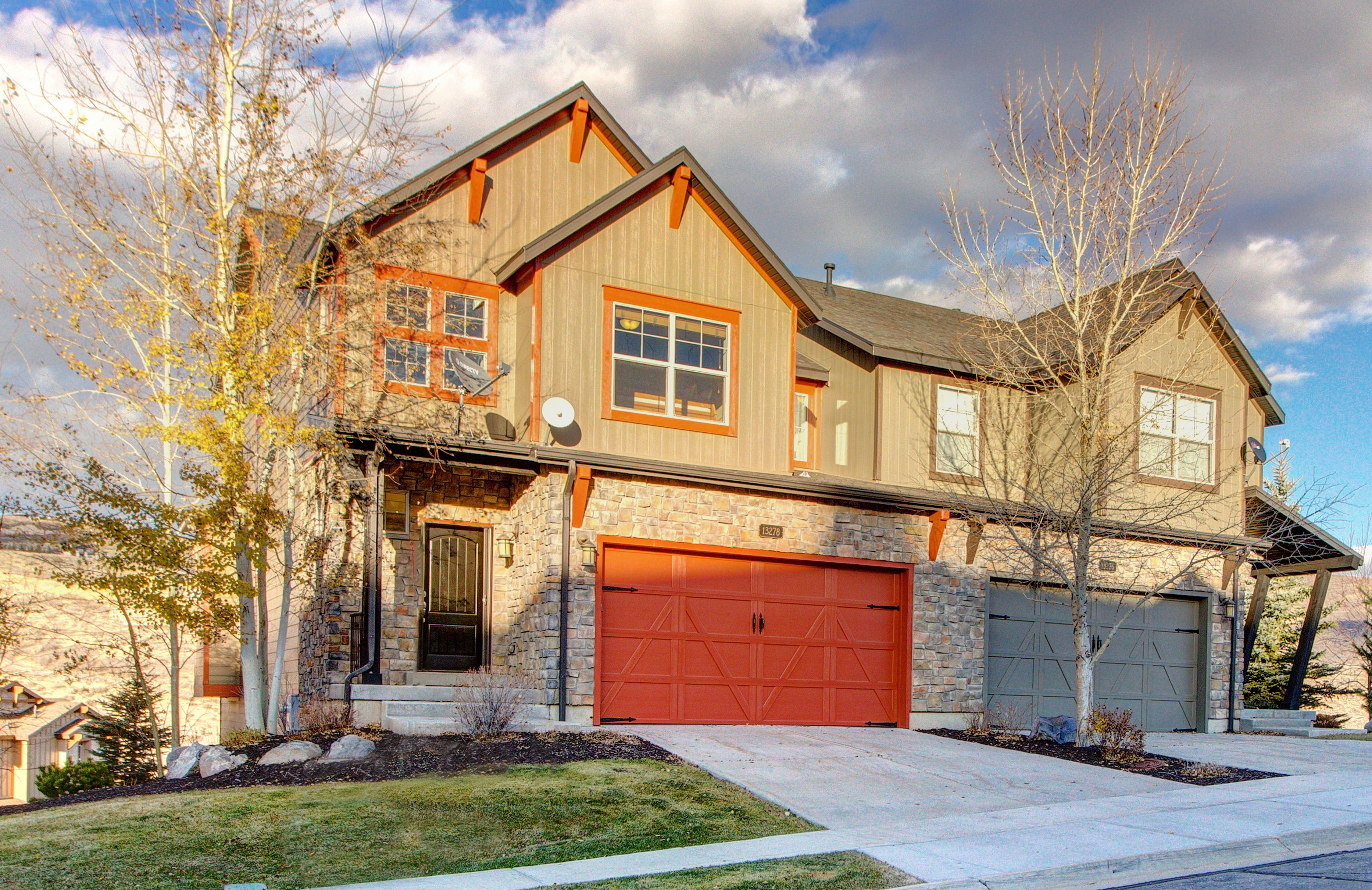 Beautiful 4 Bedroom Townhome with Stunning Views