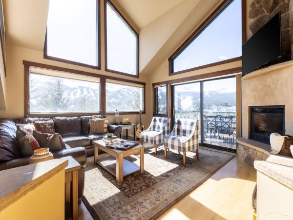 Breckenridge Ski  Vacation Home Sleeps Sixteen Guests