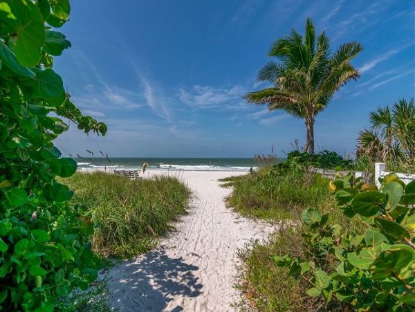 Holmes Beach Vacation Rental Towhome Sleeps Six Guests