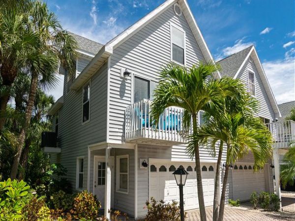 Holmes Beach Vacation Rental Towhome Sleeps Six Guests