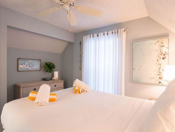 Holmes Beach Vacation Rental Towhome Sleeps Six Guests