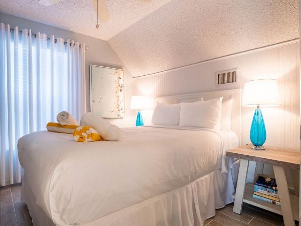 Holmes Beach Vacation Rental Towhome Sleeps Six Guests