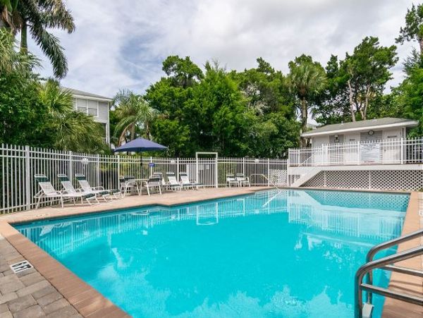Holmes Beach Vacation Rental Towhome Sleeps Six Guests